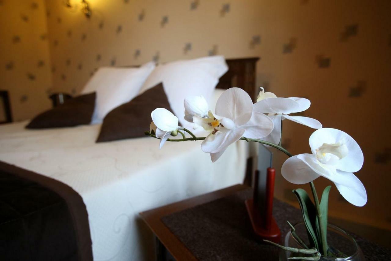 Le Robinson Bed & Breakfast Mezieres-sur-Oise Exterior photo